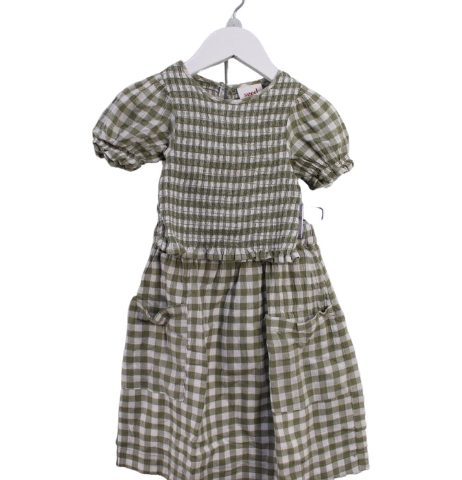 A Green Skirt Sets from Seed in size 2T for girl. (Front View)