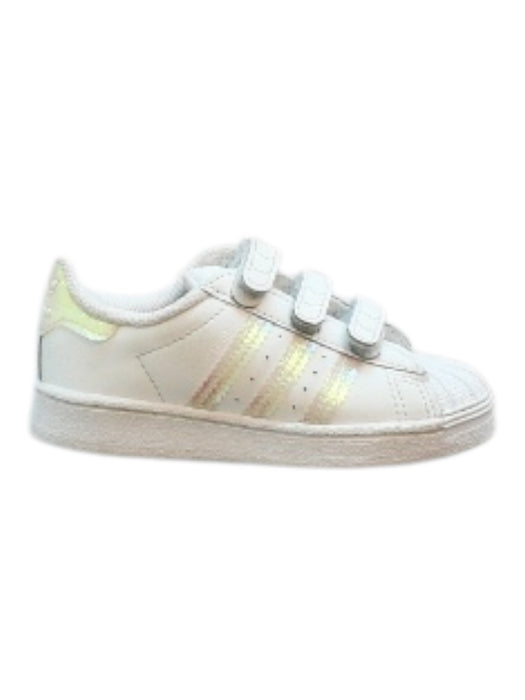 A White Sneakers from Adidas in size 18-24M for neutral. (Front View)