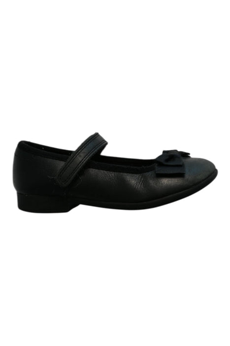 A Black Flats from Clarks in size 5T for girl. (Front View)