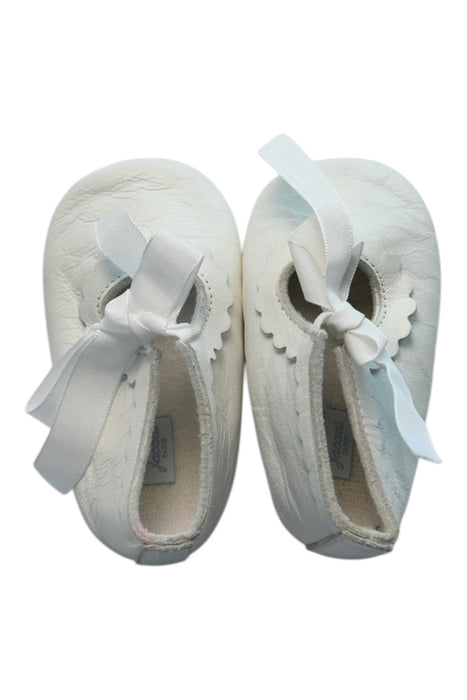 A White Flats from Jacadi in size Newborn for girl. (Front View)
