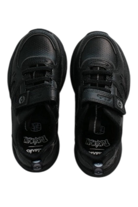 A Black Sneakers from Clarks in size 5T for boy. (Front View)