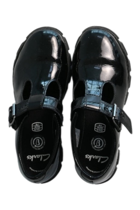 A Black Dress Shoes from Clarks in size 7Y for girl. (Front View)