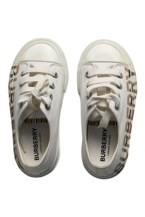 A White Sneakers from Burberry in size 4T for boy. (Front View)