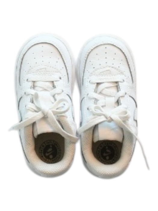 A White Sneakers from Nike in size 3T for neutral. (Back View)