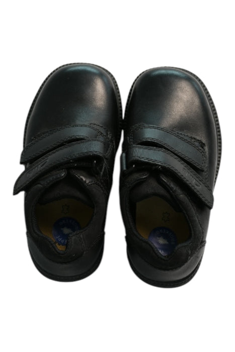 A Black Dress Shoes from Clarks in size 3T for boy. (Back View)