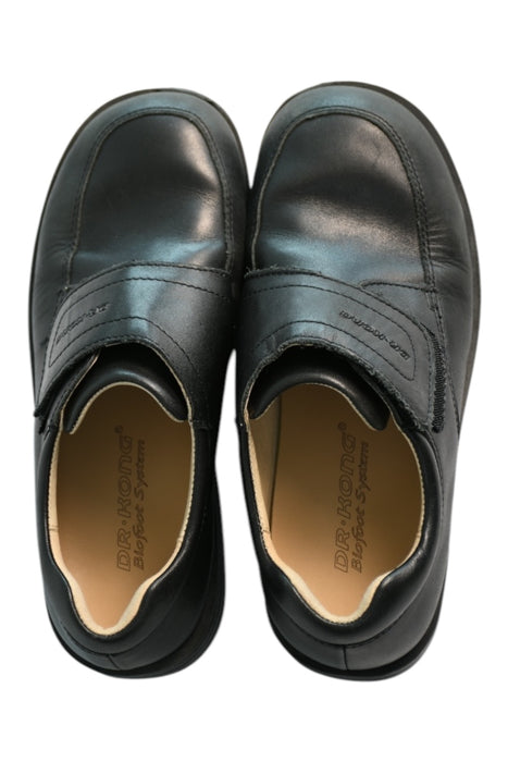 A Black Dress Shoes from Dr. Kong in size 9Y for boy. (Back View)