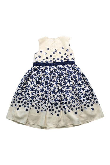 A White Sleeveless Dresses from Kumikyoku in size 6T for girl. (Back View)