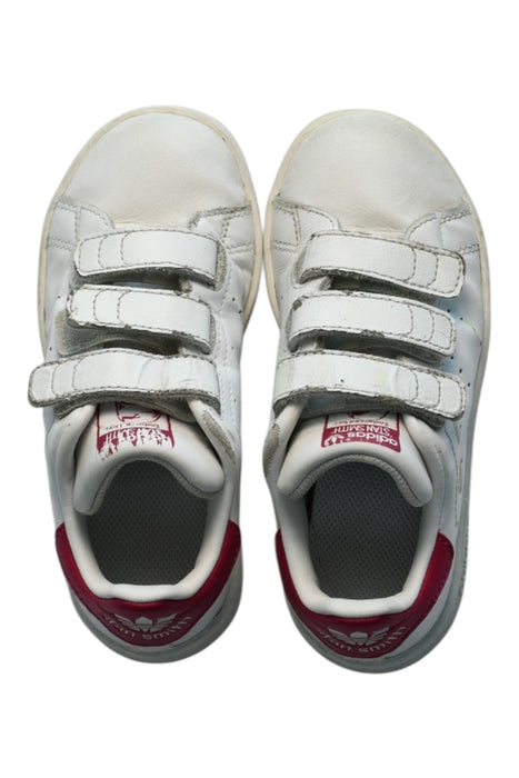 A White Sneakers from Adidas in size 4T for girl. (Back View)