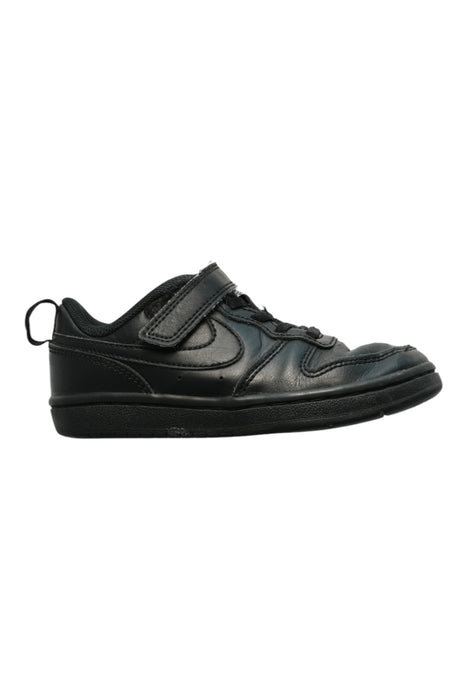 A Black Sneakers from Nike in size 5T for boy. (Front View)