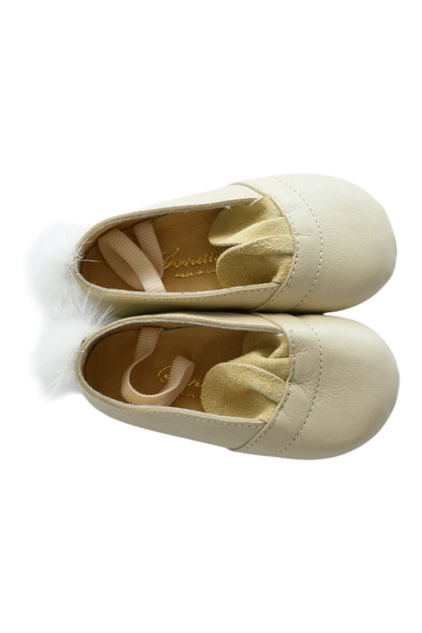 A Ivory Flats from Sonatina in size 12-18M for girl. (Back View)