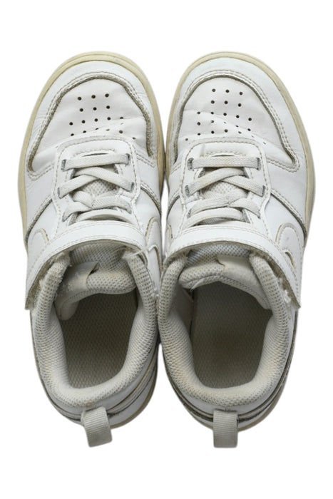 A White Sneakers from Nike in size 6T for girl. (Back View)