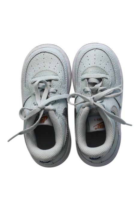 A White Sneakers from Nike in size 3T for girl. (Back View)