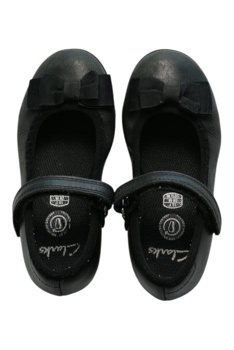A Black Flats from Clarks in size 5T for girl. (Back View)