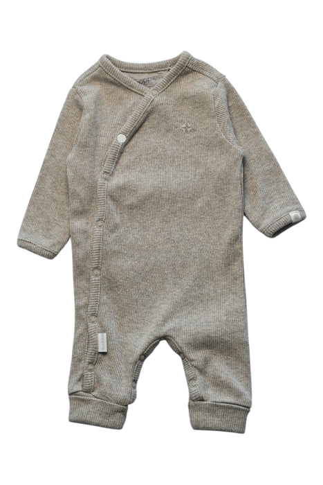 A Grey Onesies from Noppies in size Newborn for neutral. (Front View)