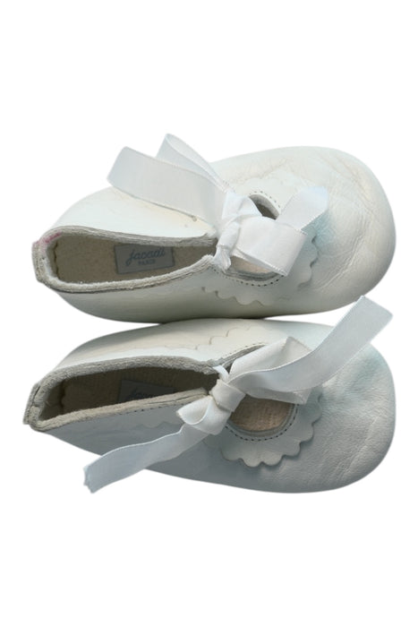 A White Flats from Jacadi in size Newborn for girl. (Back View)