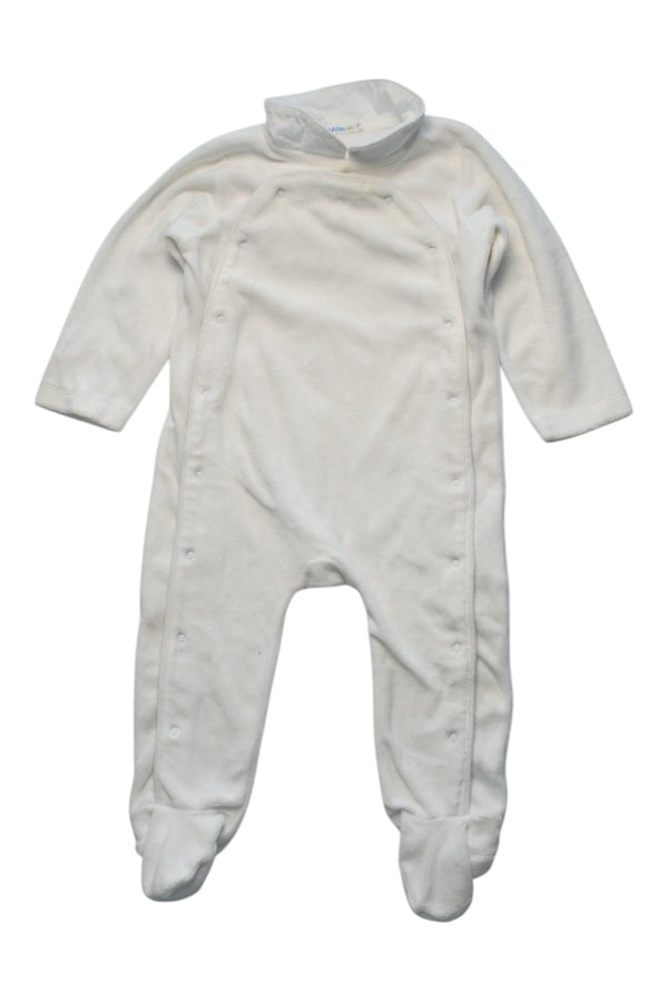 A White Onesies from Bout'Chou in size 6-12M for girl. (Front View)