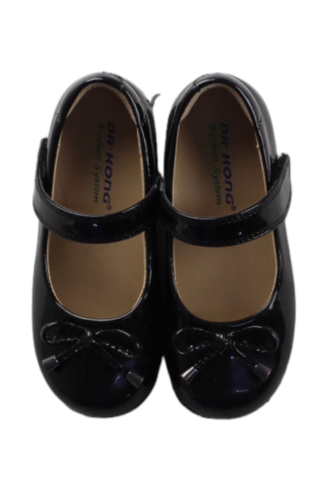 A Black Flats from Retykle in size Newborn for girl. (Back View)