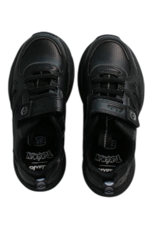 A Black Sneakers from Clarks in size 5T for boy. (Front View)