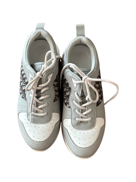 A Grey Sneakers from Dior Kids in size 9Y for boy. (Front View)
