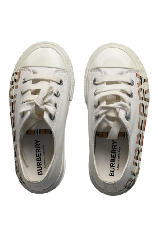 A White Sneakers from Burberry in size 4T for boy. (Front View)