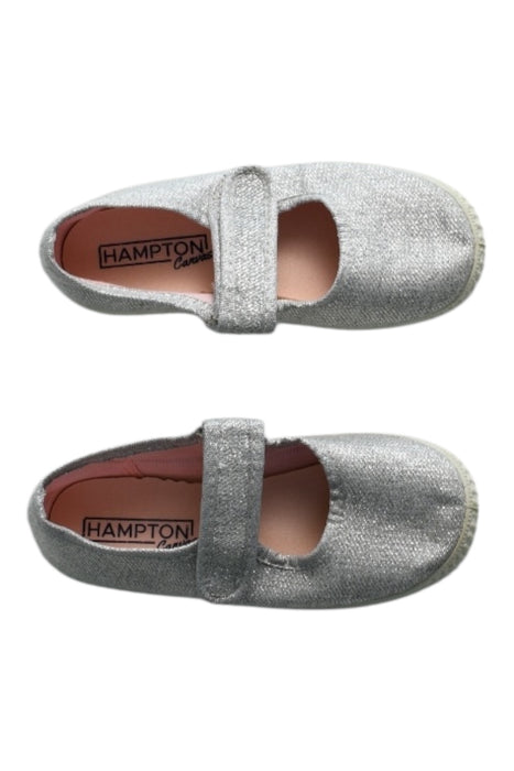 A Silver Flats from Hampton Canvas in size 6T for girl. (Back View)