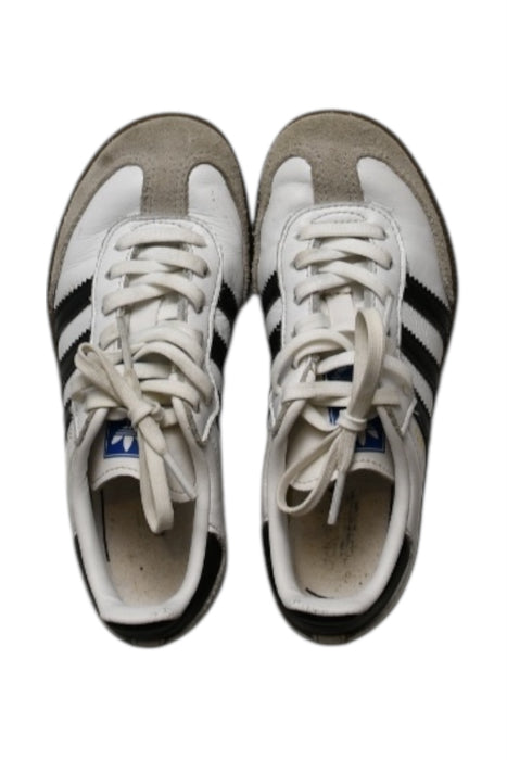 A White Sneakers from Adidas in size 6T for neutral. (Front View)