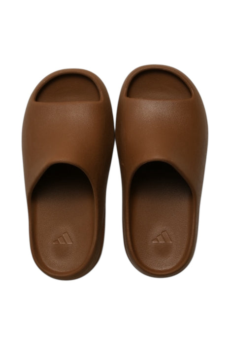 A Brown Slippers from Adidas Yeezy in size 9Y for boy. (Front View)